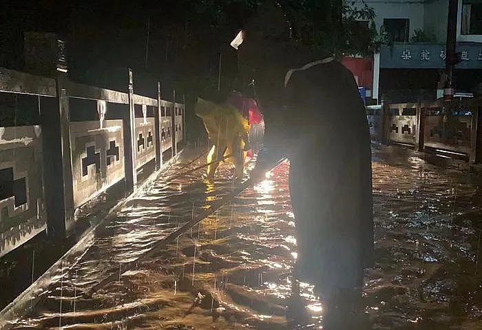 浙江杭州富阳区遭遇罕见短时局地暴雨：已致5人死亡3人失联