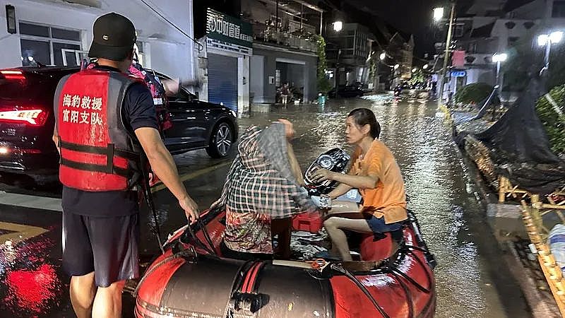 浙江杭州富阳区遭遇罕见短时局地暴雨：已致5人死亡3人失联