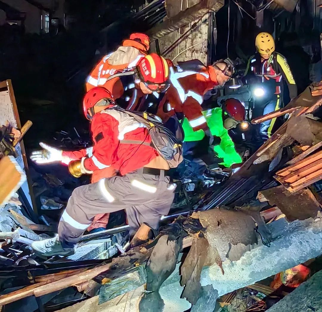 浙江杭州富阳区遭遇罕见短时局地暴雨：已致5人死亡3人失联