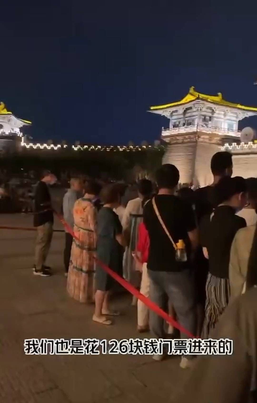 湖北襄阳唐城景区回应“中外游客被区别对待”:将通报情况