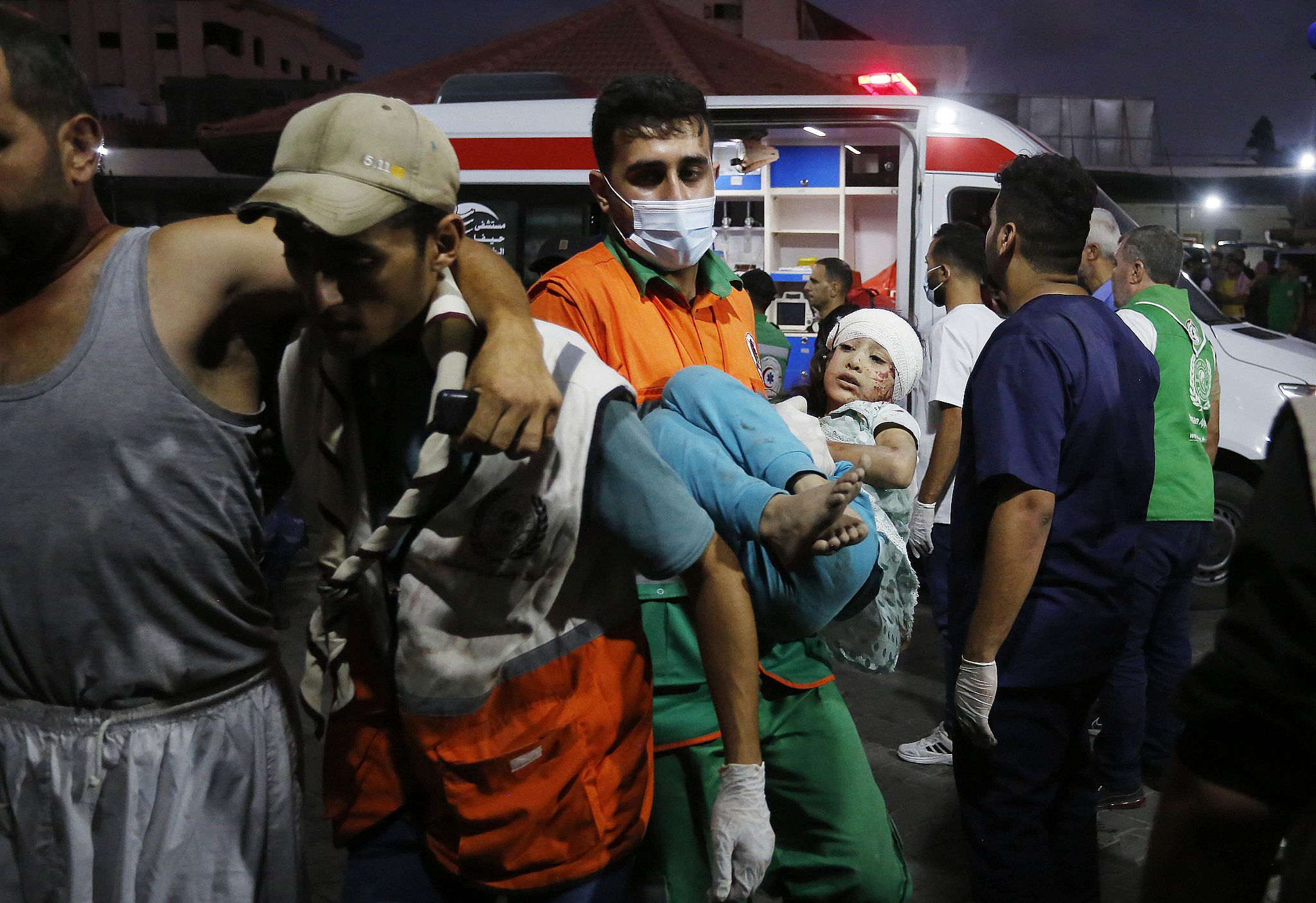 巴以最新战况丨以色列空袭持续，加沙33万人无家可归
