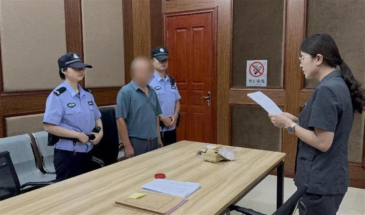 舆情分析:提三麻袋硬币偿还一万欠款被罚2000元